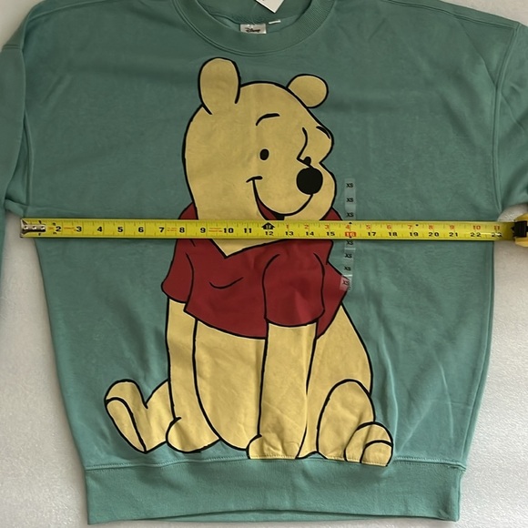 🆕 Disney’s Winnie the Pooh Sweatshirt Green Size XS - Picture 4 of 11